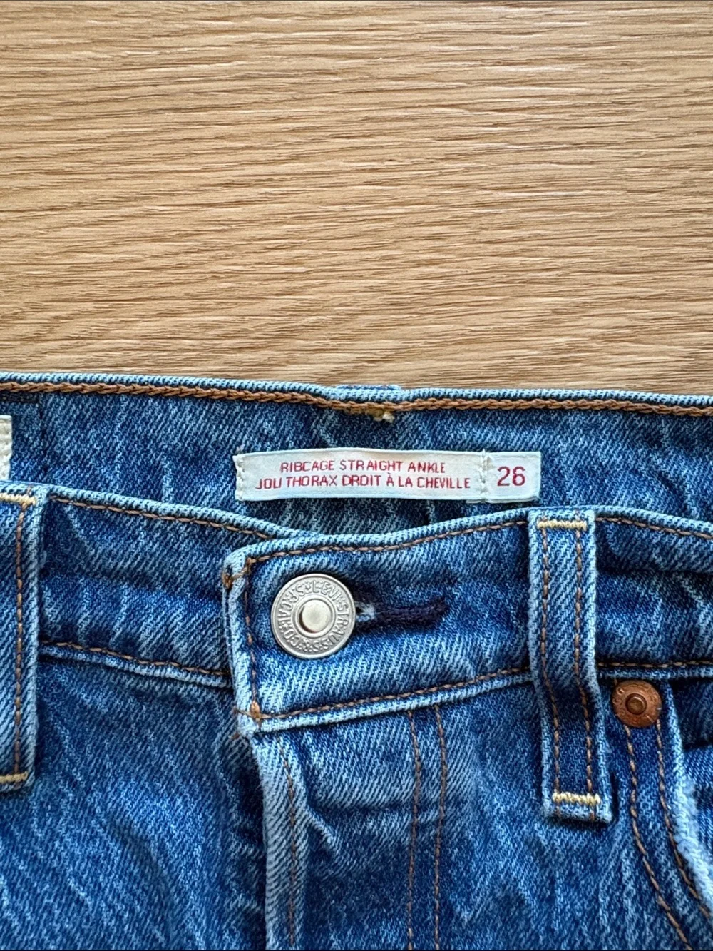 Levi's Straight-Leg Mid Blue Women's Jeans - Picture 2 of 3